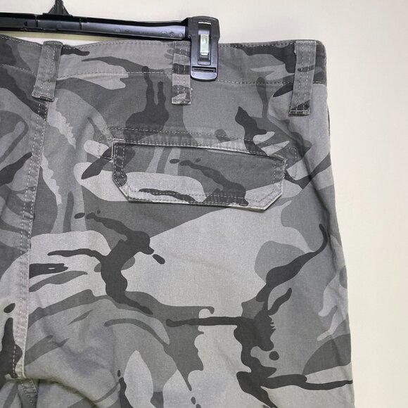 Men's NWT Wrangler Regular Taper Black & Gray Camo Pants - Size 40x30 - Picture 12 of 14